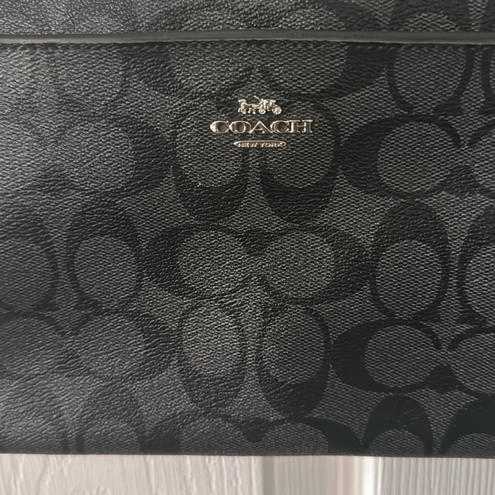 COACH SIGNATURE CROSSBODY HANDBAG EUC - Picture 4 of 8